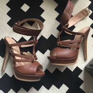 Cognac brown leather Platform heel.